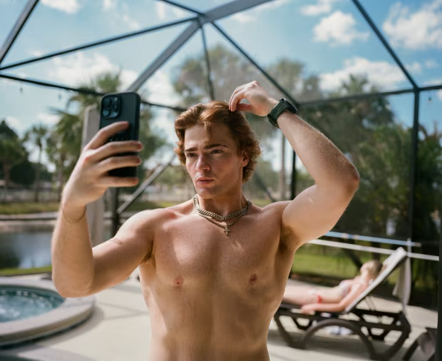 Nam giới trẻ lao vào “looksmaxxing”, bất chấp rủi ro sức khỏe- Ảnh 1.