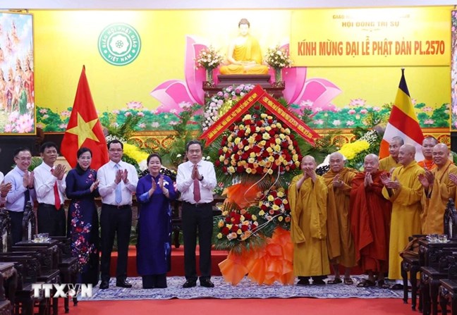 Chủ tịch Quốc hội Trần Thanh Mẫn chúc mừng Đại lễ Phật đản tại TPHCM- Ảnh 6. Chủ tịch Quốc hội Trần Thanh Mẫn chúc mừng Đại lễ Phật đản tại TPHCM- Ảnh 6.
