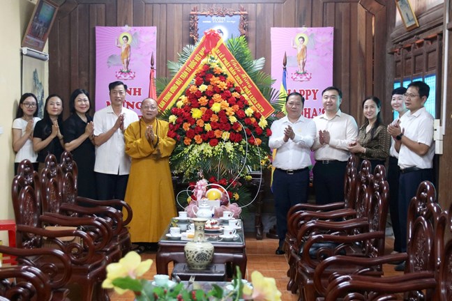 Phó Chủ tịch UBTƯ MTTQ Việt Nam Nguyễn Phi Long thăm, chúc mừng Đại lễ Phật đản năm 2026 - Phật lịch 2570- Ảnh 4.