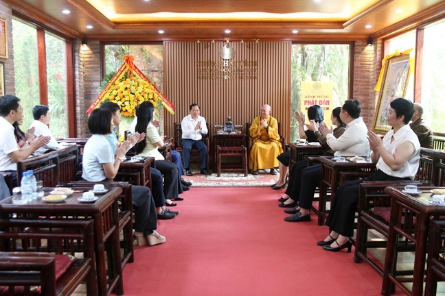 Phó Chủ tịch UBTƯ MTTQ Việt Nam Nguyễn Phi Long thăm, chúc mừng Đại lễ Phật đản năm 2026 - Phật lịch 2570- Ảnh 2.