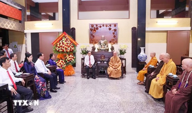 Chủ tịch Quốc hội Trần Thanh Mẫn chúc mừng Đại lễ Phật đản tại TPHCM- Ảnh 2. Chủ tịch Quốc hội Trần Thanh Mẫn chúc mừng Đại lễ Phật đản tại TPHCM- Ảnh 2.