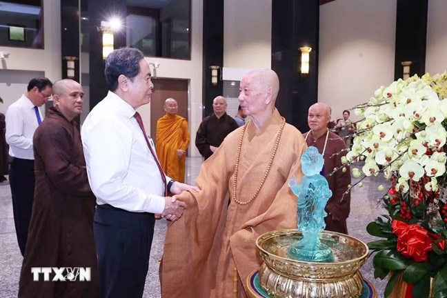 Chủ tịch Quốc hội Trần Thanh Mẫn chúc mừng Đại lễ Phật đản tại TPHCM- Ảnh 3. Chủ tịch Quốc hội Trần Thanh Mẫn chúc mừng Đại lễ Phật đản tại TPHCM- Ảnh 3.