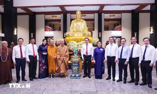 Chủ tịch Quốc hội Trần Thanh Mẫn chúc mừng Đại lễ Phật đản tại TPHCM- Ảnh 5. Chủ tịch Quốc hội Trần Thanh Mẫn chúc mừng Đại lễ Phật đản tại TPHCM- Ảnh 5.