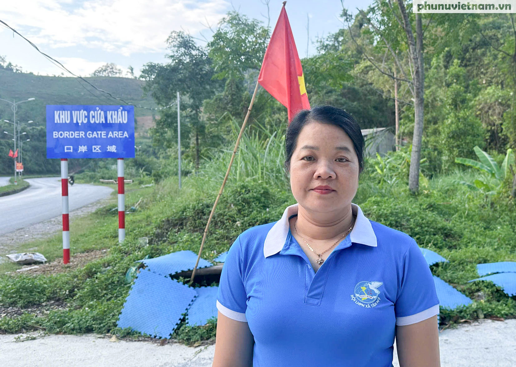 Phụ nữ xứ Lạng tô điểm đường quê vùng biên chào mừng Đại hội Phụ nữ toàn quốc XIV- Ảnh 2.