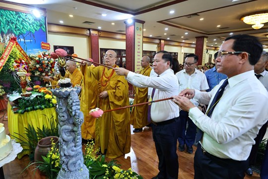 Phó Chủ tịch UBTƯ MTTQ Việt Nam Nguyễn Phi Long dự Đại lễ Phật đản 2026- Ảnh 3. Phó Chủ tịch UBTƯ MTTQ Việt Nam Nguyễn Phi Long dự Đại lễ Phật đản 2026- Ảnh 3.