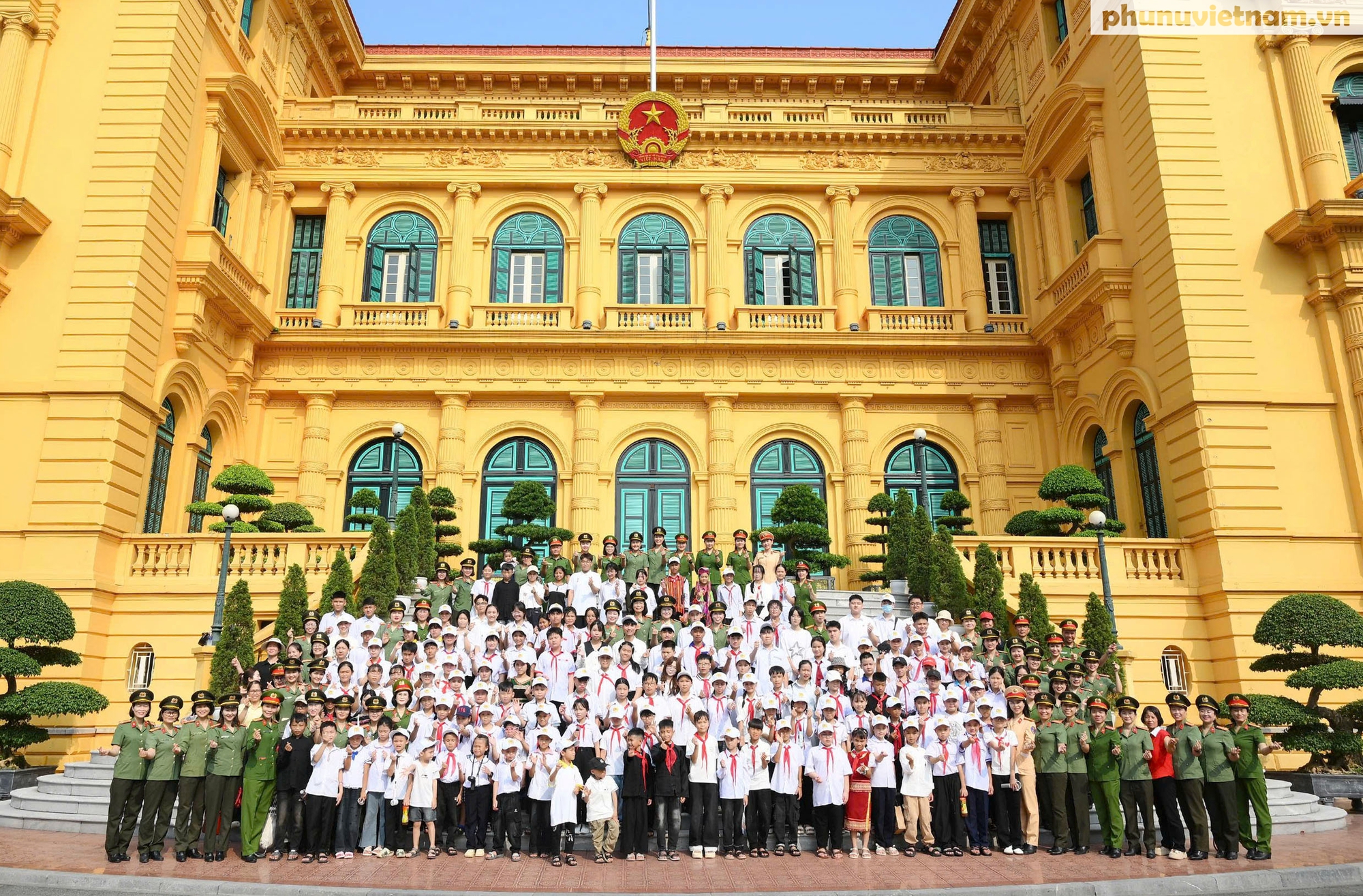 Đoàn đại biểu tham dự chương trình "Trại hè Yêu thương 2026" vào Lăng viếng Bác- Ảnh 11. Đoàn đại biểu tham dự chương trình "Trại hè Yêu thương 2026" vào Lăng viếng Bác- Ảnh 11.
