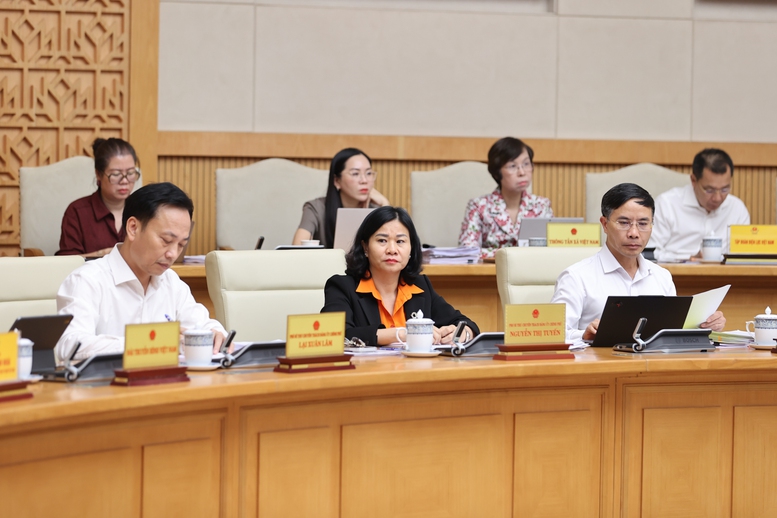 Thủ tướng: Không để cắt giảm thủ tục này lại "mọc" thủ tục khác- Ảnh 5.