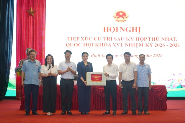 Phó Chủ tịch - Tổng Thư ký Hà Thị Nga tiếp xúc cử tri xã Bình Lư, tỉnh Lai Châu- Ảnh 3.