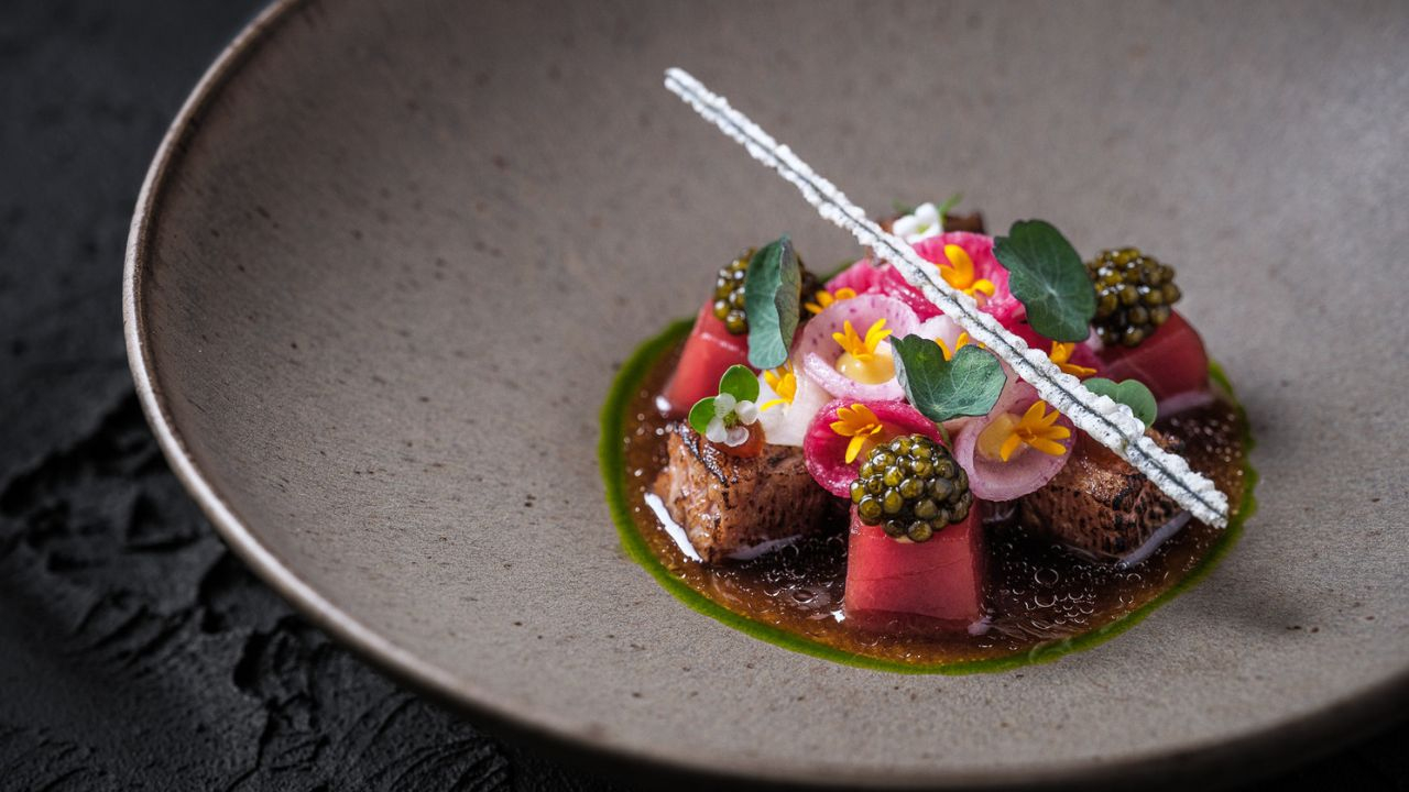 Khám phá bữa tiệc "sử thi của những giác quan" từ hai ngôi sao đầu bếp Michelin tại Capella Hanoi- Ảnh 3.