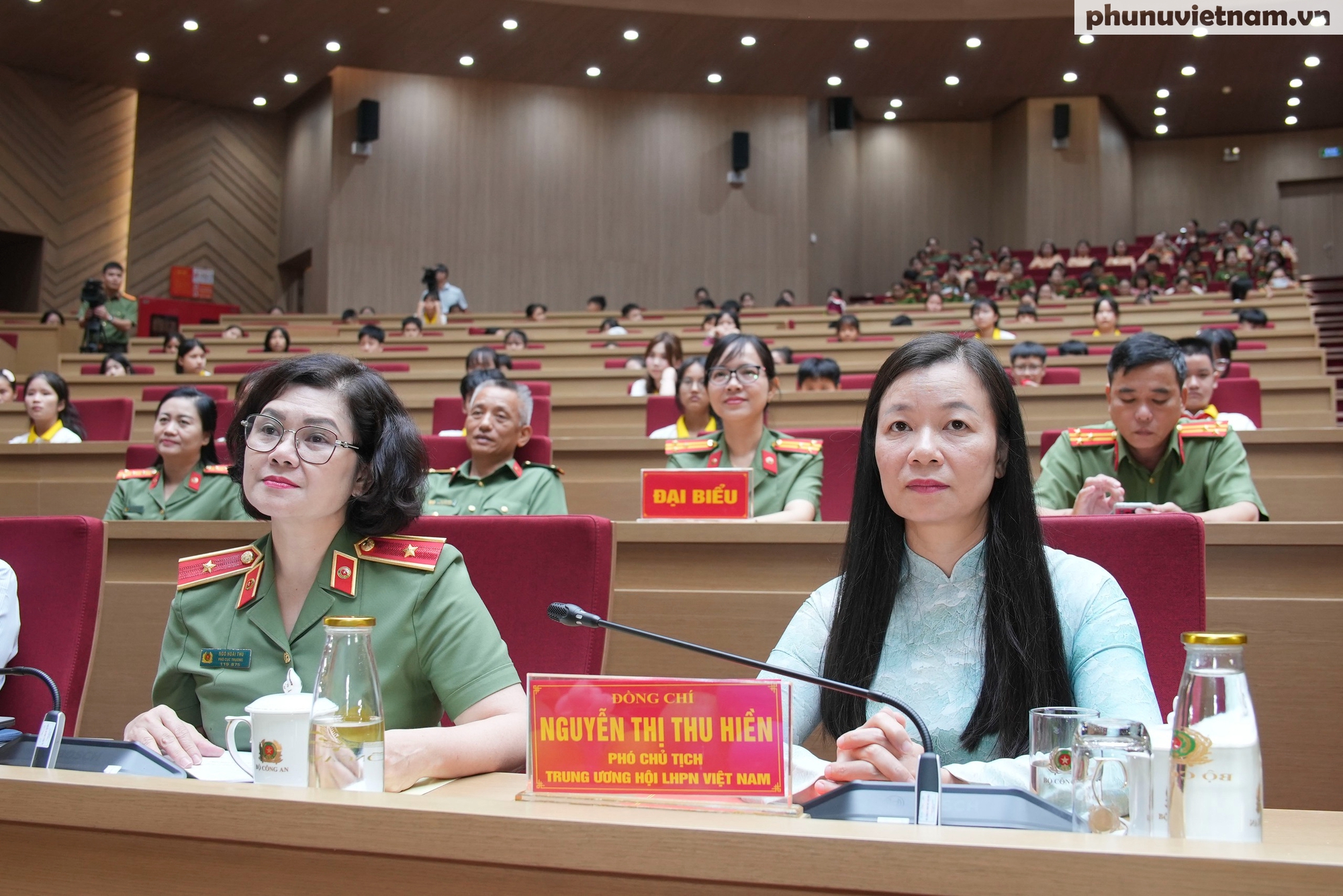 Bộ Công an gặp mặt, biểu dương 150 con cán bộ, chiến sĩ, thương binh, liệt sĩ, con đỡ đầu- Ảnh 3. Bộ Công an gặp mặt, biểu dương 150 con cán bộ, chiến sĩ, thương binh, liệt sĩ, con đỡ đầu- Ảnh 3.