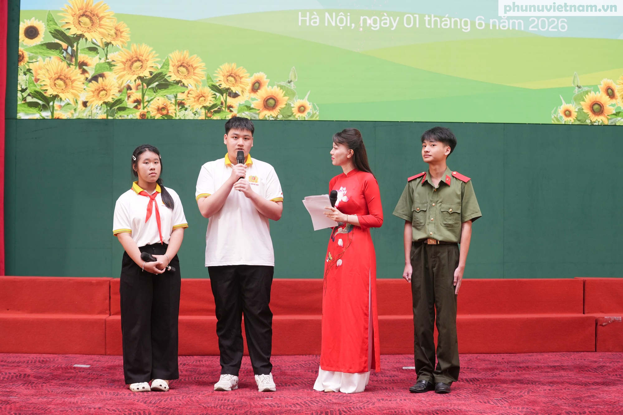 Bộ Công an gặp mặt, biểu dương 150 con cán bộ, chiến sĩ, thương binh, liệt sĩ, con đỡ đầu- Ảnh 11. Bộ Công an gặp mặt, biểu dương 150 con cán bộ, chiến sĩ, thương binh, liệt sĩ, con đỡ đầu- Ảnh 11.