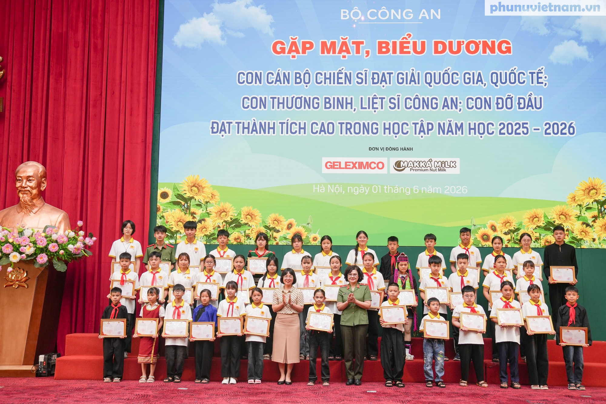 Bộ Công an gặp mặt, biểu dương 150 con cán bộ, chiến sĩ, thương binh, liệt sĩ, con đỡ đầu- Ảnh 16. Bộ Công an gặp mặt, biểu dương 150 con cán bộ, chiến sĩ, thương binh, liệt sĩ, con đỡ đầu- Ảnh 16.