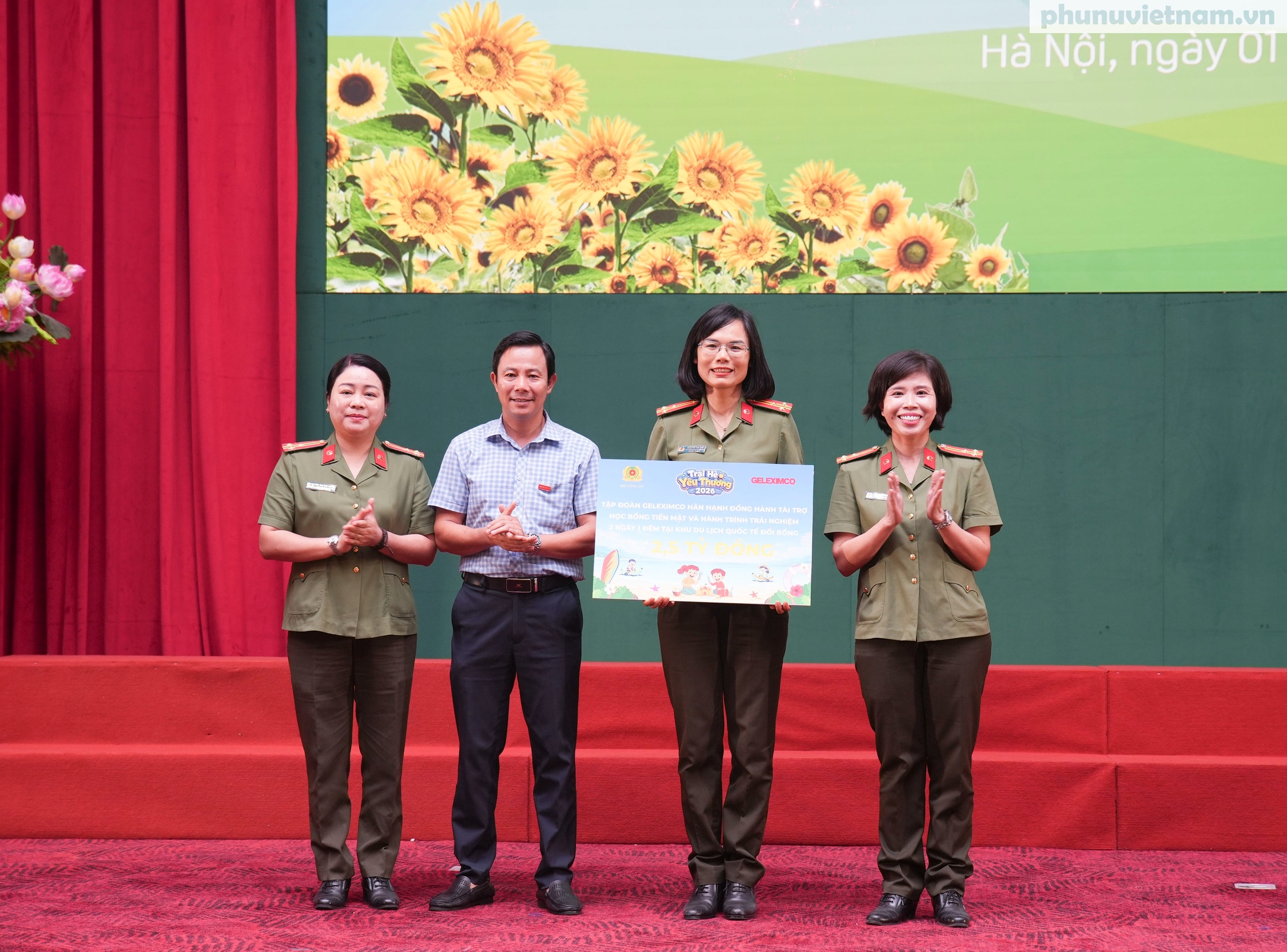 Bộ Công an gặp mặt, biểu dương 150 con cán bộ, chiến sĩ, thương binh, liệt sĩ, con đỡ đầu- Ảnh 19. Bộ Công an gặp mặt, biểu dương 150 con cán bộ, chiến sĩ, thương binh, liệt sĩ, con đỡ đầu- Ảnh 19.