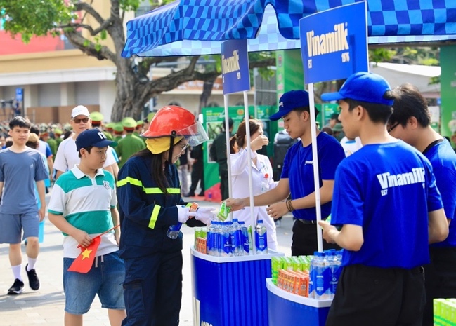 Vinamilk hỗ trợ 40.000 sản phẩm dinh dưỡng cho Chương trình Tổ quốc bình yên- Ảnh 4. Vinamilk hỗ trợ 40.000 sản phẩm dinh dưỡng cho Chương trình Tổ quốc bình yên- Ảnh 4.