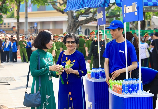 Vinamilk hỗ trợ 40.000 sản phẩm dinh dưỡng cho Chương trình Tổ quốc bình yên- Ảnh 6. Vinamilk hỗ trợ 40.000 sản phẩm dinh dưỡng cho Chương trình Tổ quốc bình yên- Ảnh 6.