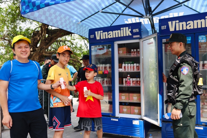 Vinamilk hỗ trợ 40.000 sản phẩm dinh dưỡng cho Chương trình Tổ quốc bình yên- Ảnh 7. Vinamilk hỗ trợ 40.000 sản phẩm dinh dưỡng cho Chương trình Tổ quốc bình yên- Ảnh 7.