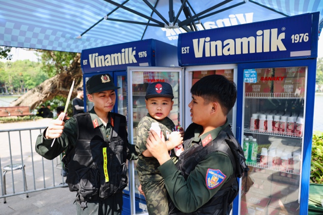 Vinamilk hỗ trợ 40.000 sản phẩm dinh dưỡng cho Chương trình Tổ quốc bình yên- Ảnh 8. Vinamilk hỗ trợ 40.000 sản phẩm dinh dưỡng cho Chương trình Tổ quốc bình yên- Ảnh 8.
