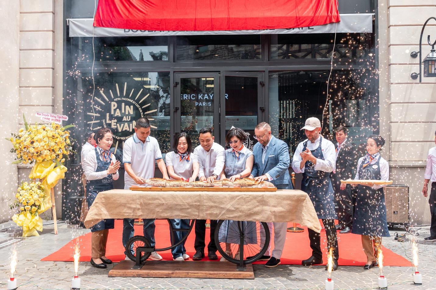 Du khách háo hức trải nghiệm tiệm bánh “chuẩn Pháp” trên đỉnh Bà Nà- Ảnh 3. Du khách háo hức trải nghiệm tiệm bánh “chuẩn Pháp” trên đỉnh Bà Nà- Ảnh 3.