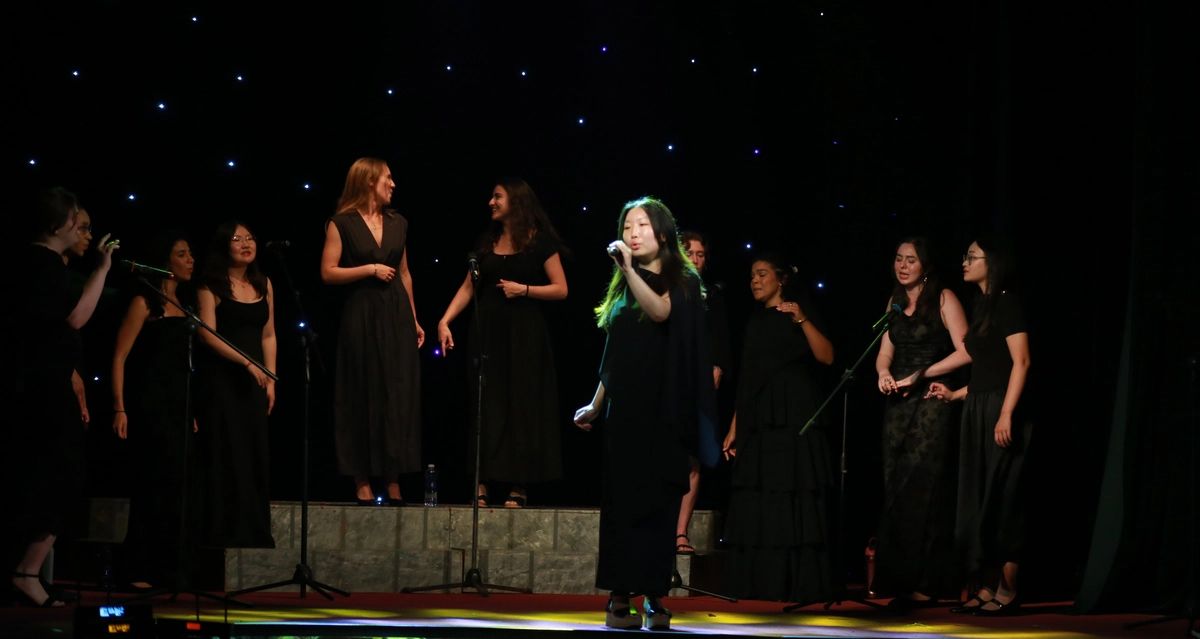 First Vietnamese Woman to Perform with Yale University's 45-Year-Old Singing Group - Ảnh 3. First Vietnamese Woman to Perform with Yale University's 45-Year-Old Singing Group - Ảnh 3.