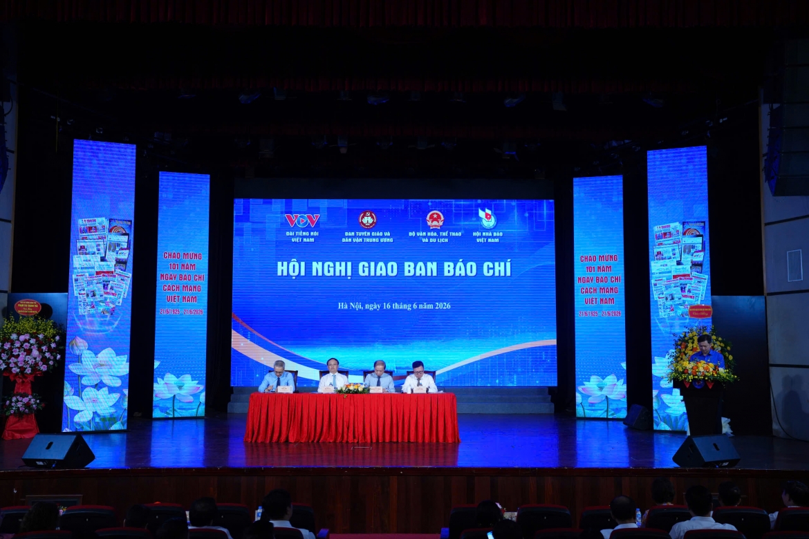 Báo chí cần chuyển từ cơ quan thông tin sang dẫn dắt thông tin, tham gia kiến tạo- Ảnh 1.