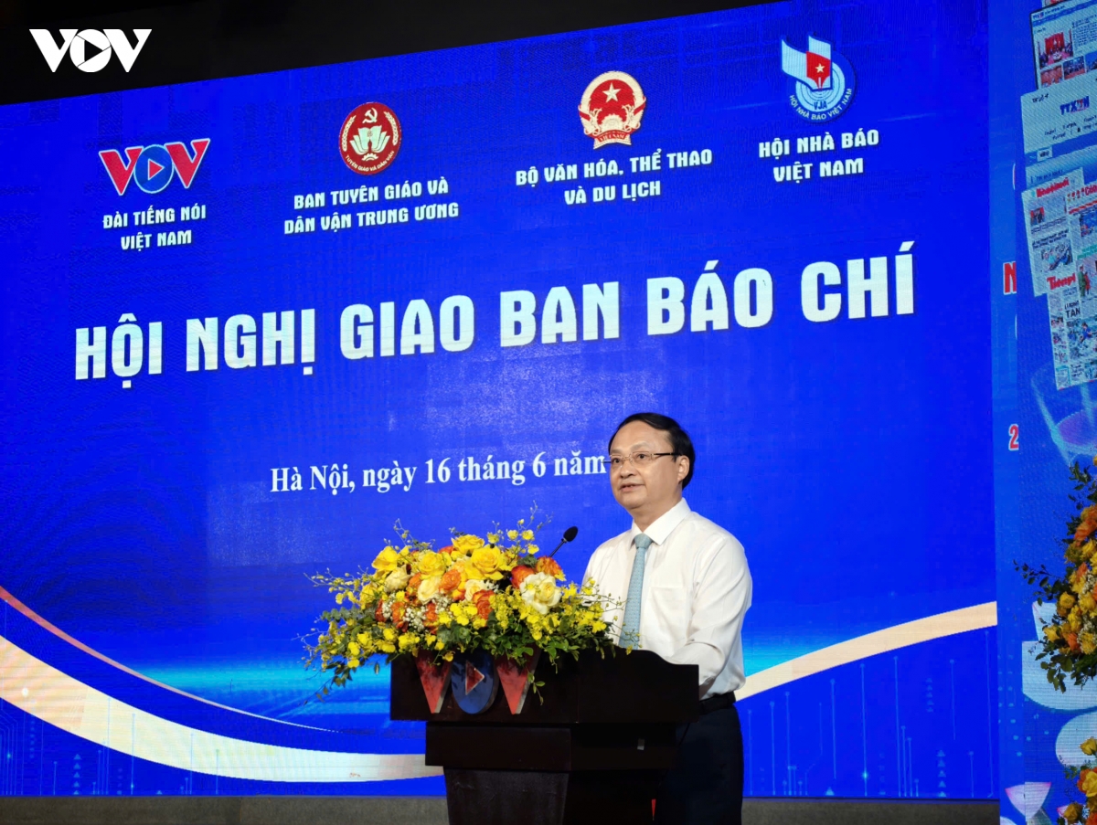 Báo chí cần chuyển từ cơ quan thông tin sang dẫn dắt thông tin, tham gia kiến tạo- Ảnh 2.
