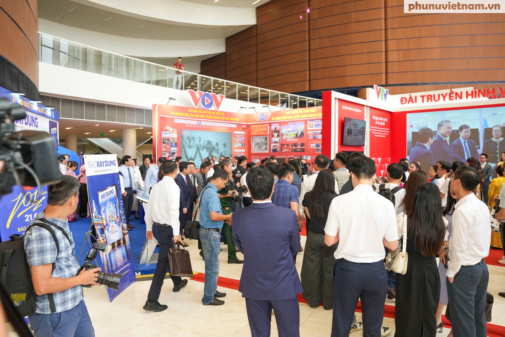Tưng bừng khai mạc Hội Báo toàn quốc 2026- Ảnh 1. Tưng bừng khai mạc Hội Báo toàn quốc 2026- Ảnh 1.