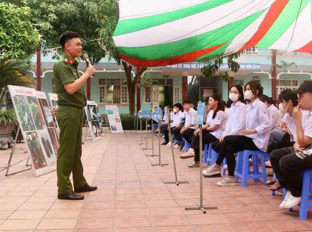 Ngăn khói thuốc trong trường học: Không thể chỉ trông chờ vào thầy cô- Ảnh 3. Ngăn khói thuốc trong trường học: Không thể chỉ trông chờ vào thầy cô- Ảnh 3.
