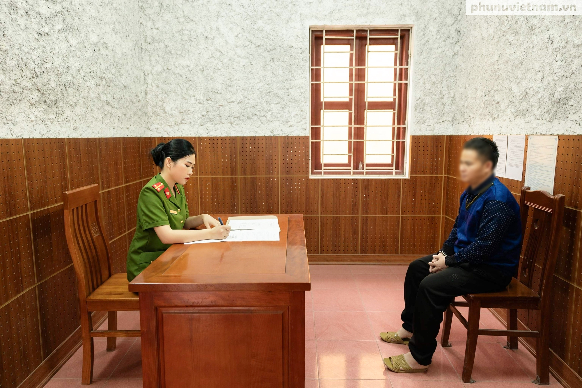 Nữ cảnh sát hình sự mang ánh sáng công lý xoa dịu nỗi đau con trẻ- Ảnh 2.