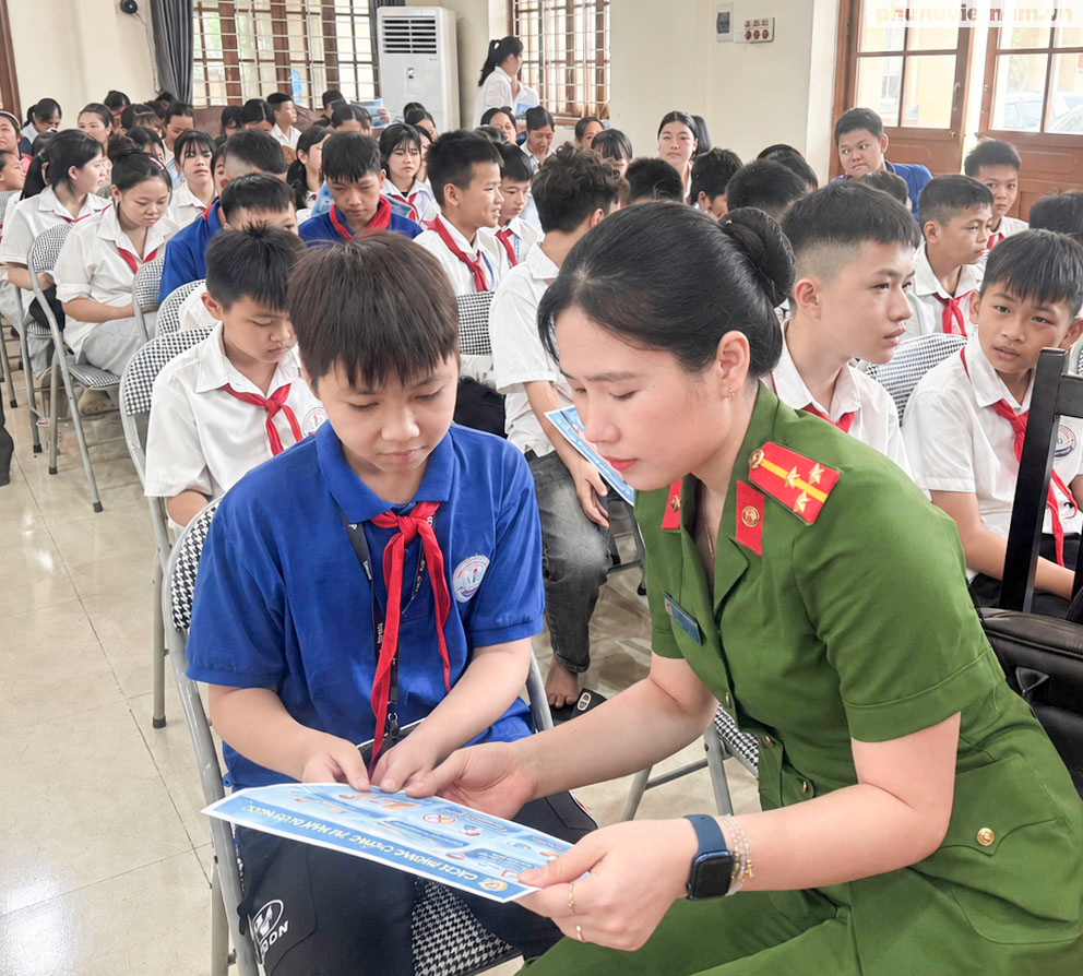 Nữ cảnh sát hình sự mang ánh sáng công lý xoa dịu nỗi đau con trẻ- Ảnh 5.