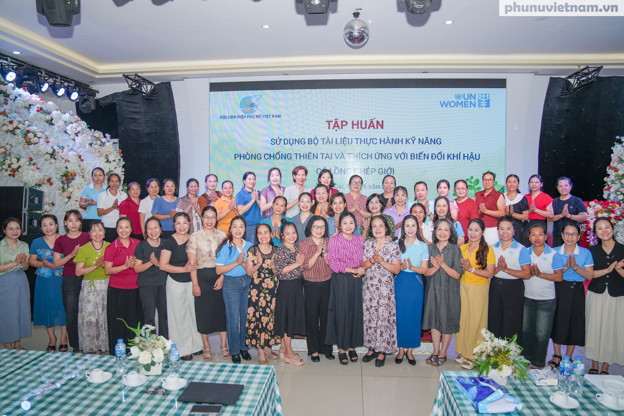 Phụ nữ Cam Đường đứng lên sau lũ dữ- Ảnh 11.