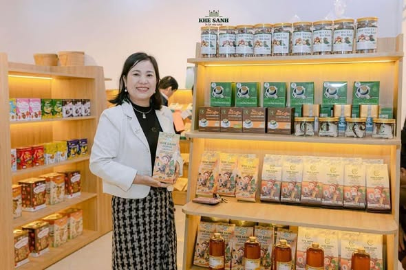 Người phụ nữ đưa hạt cà phê của đồng bào Vân Kiều vào hành trình chuyển đổi xanh, phát triển bền vững- Ảnh 1.