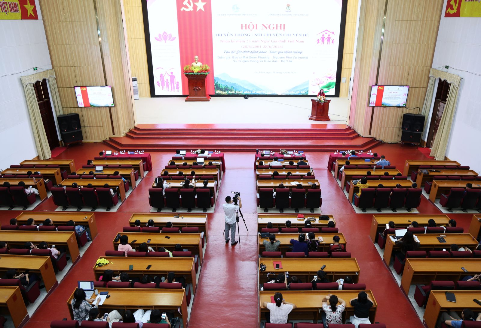 Lai Châu: Truyền thông, nói chuyện chuyên đề nhân kỷ niệm 25 năm Ngày Gia đình Việt Nam- Ảnh 2.