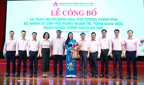 Tân Tổng Giám đốc Ngân hàng Chính sách xã hội Nguyễn Thị Hằng nhận nhiệm vụ- Ảnh 5.