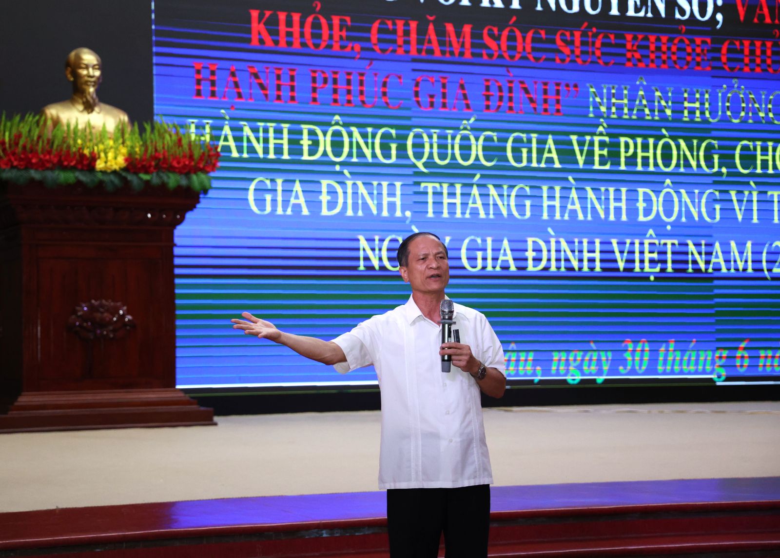 Lai Châu: Truyền thông, nói chuyện chuyên đề nhân kỷ niệm 25 năm Ngày Gia đình Việt Nam- Ảnh 3.
