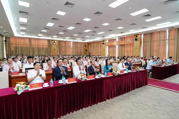 Tân Tổng Giám đốc Ngân hàng Chính sách xã hội Nguyễn Thị Hằng nhận nhiệm vụ- Ảnh 2.