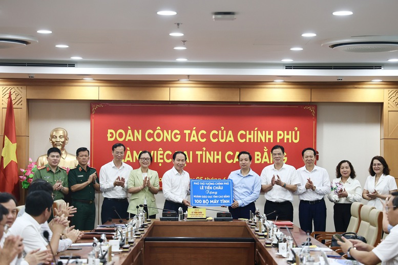 Phó Thủ tướng Lê Tiến Châu: Cao Bằng khó khăn về nguồn lực nhưng không được "khó" về quyết tâm và cách làm- Ảnh 10.