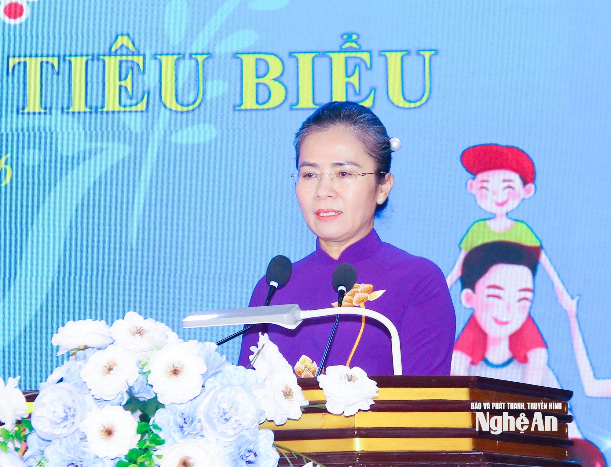 Nghệ An tôn vinh 50 gia đình tiêu biểu, lan tỏa giá trị yêu thương và trách nhiệm- Ảnh 6. Nghệ An tôn vinh 50 gia đình tiêu biểu, lan tỏa giá trị yêu thương và trách nhiệm- Ảnh 6.