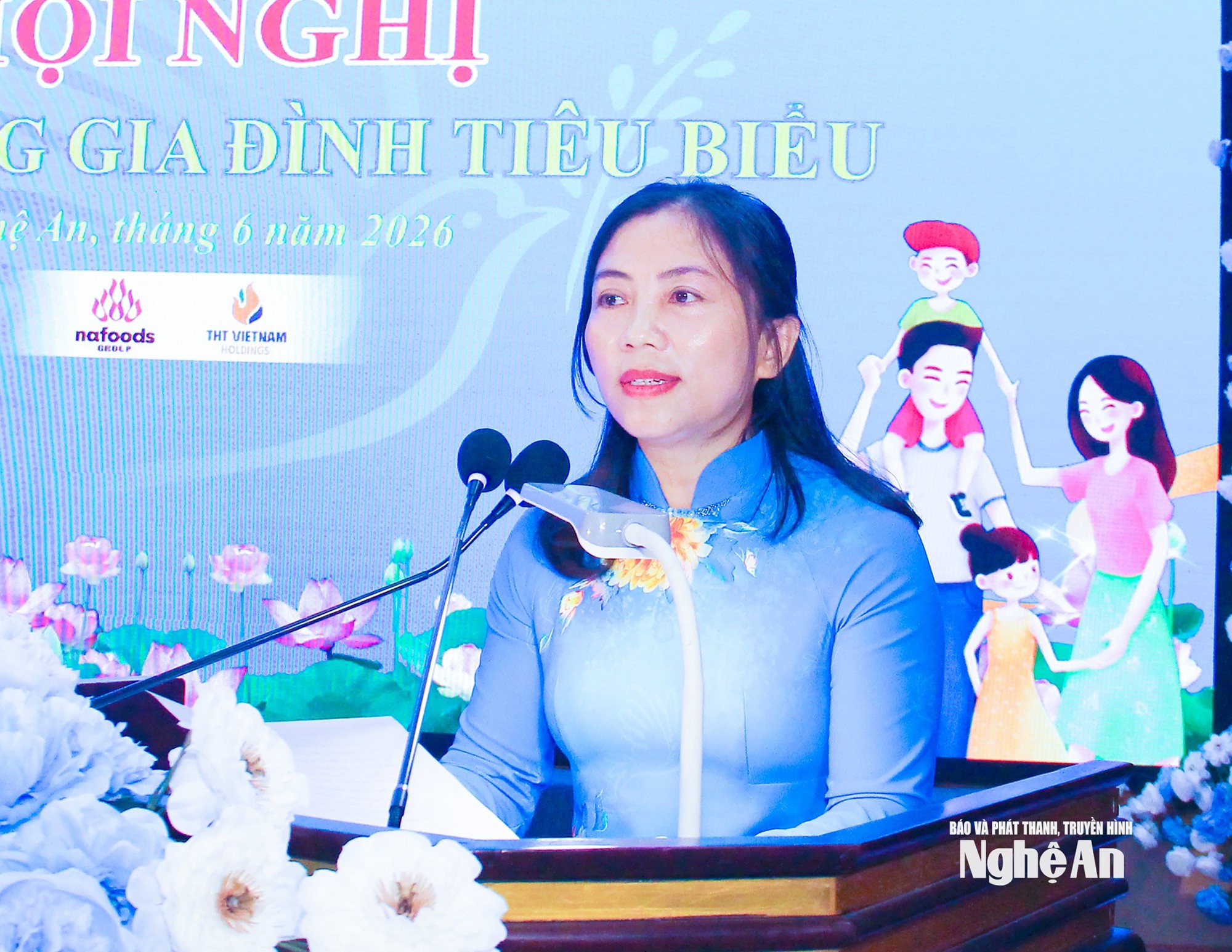 Nghệ An tôn vinh 50 gia đình tiêu biểu, lan tỏa giá trị yêu thương và trách nhiệm- Ảnh 3. Nghệ An tôn vinh 50 gia đình tiêu biểu, lan tỏa giá trị yêu thương và trách nhiệm- Ảnh 3.