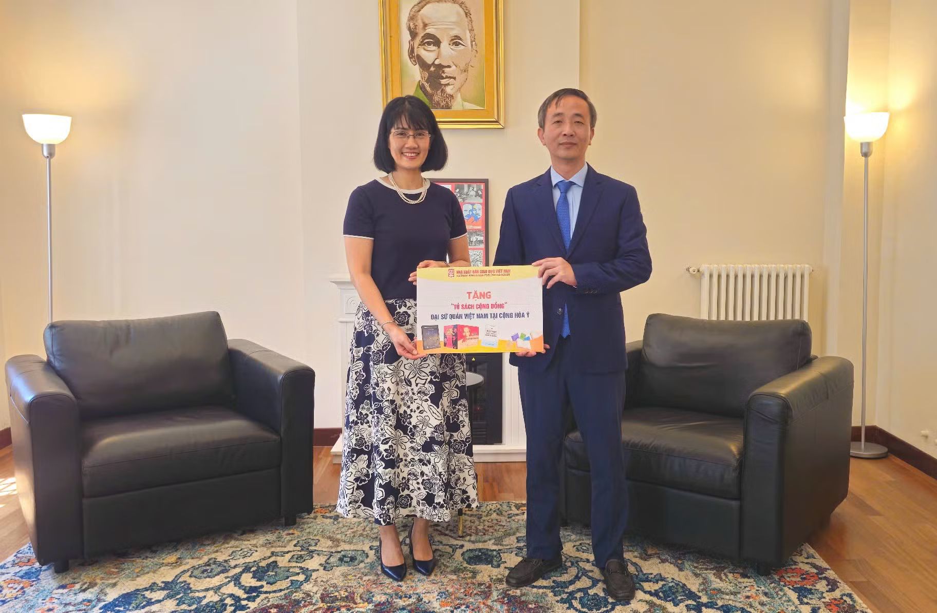 Vietnamese-language bookshelves: a bridge to preserving the mother tongue for overseas Vietnamese communities - Ảnh 5.