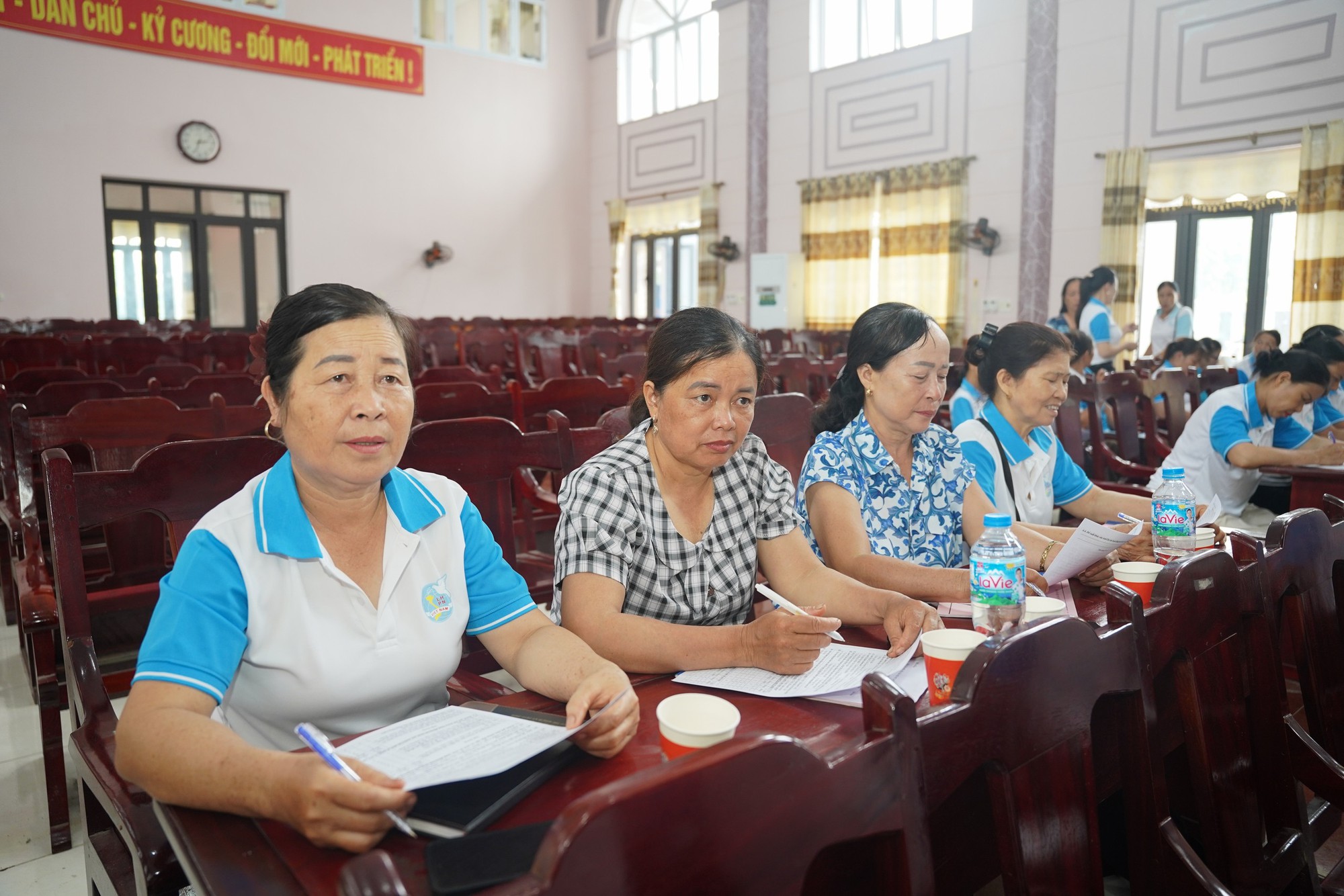 Phụ nữ Nhã Nam lan tỏa lối sống xanh từ những "tuyến đường không rác"- Ảnh 3.