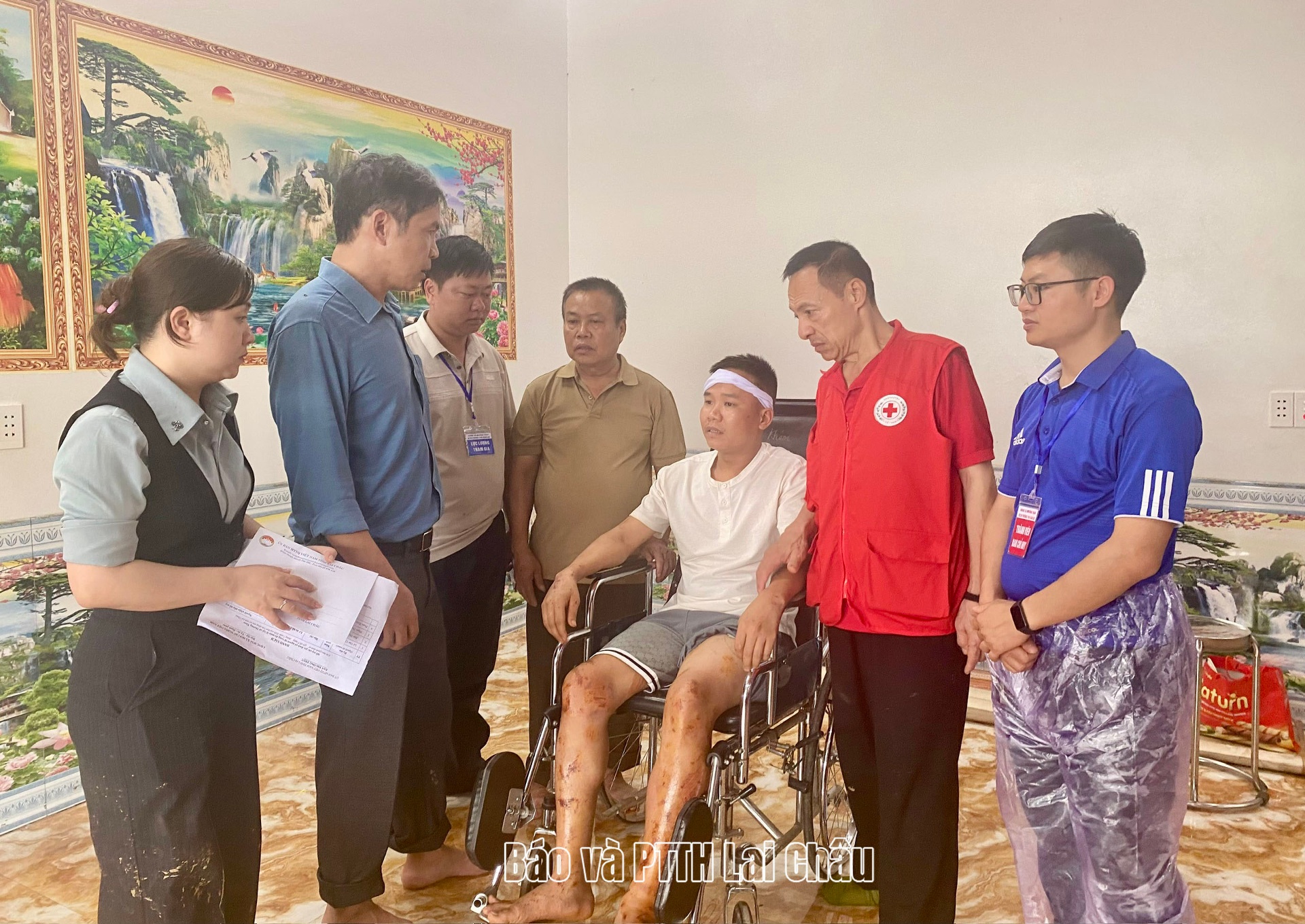MTTQ tỉnh Lai Châu thăm, tặng quà các gia đình bị thiệt hại do mưa lũ tại xã Mường Than- Ảnh 3.
