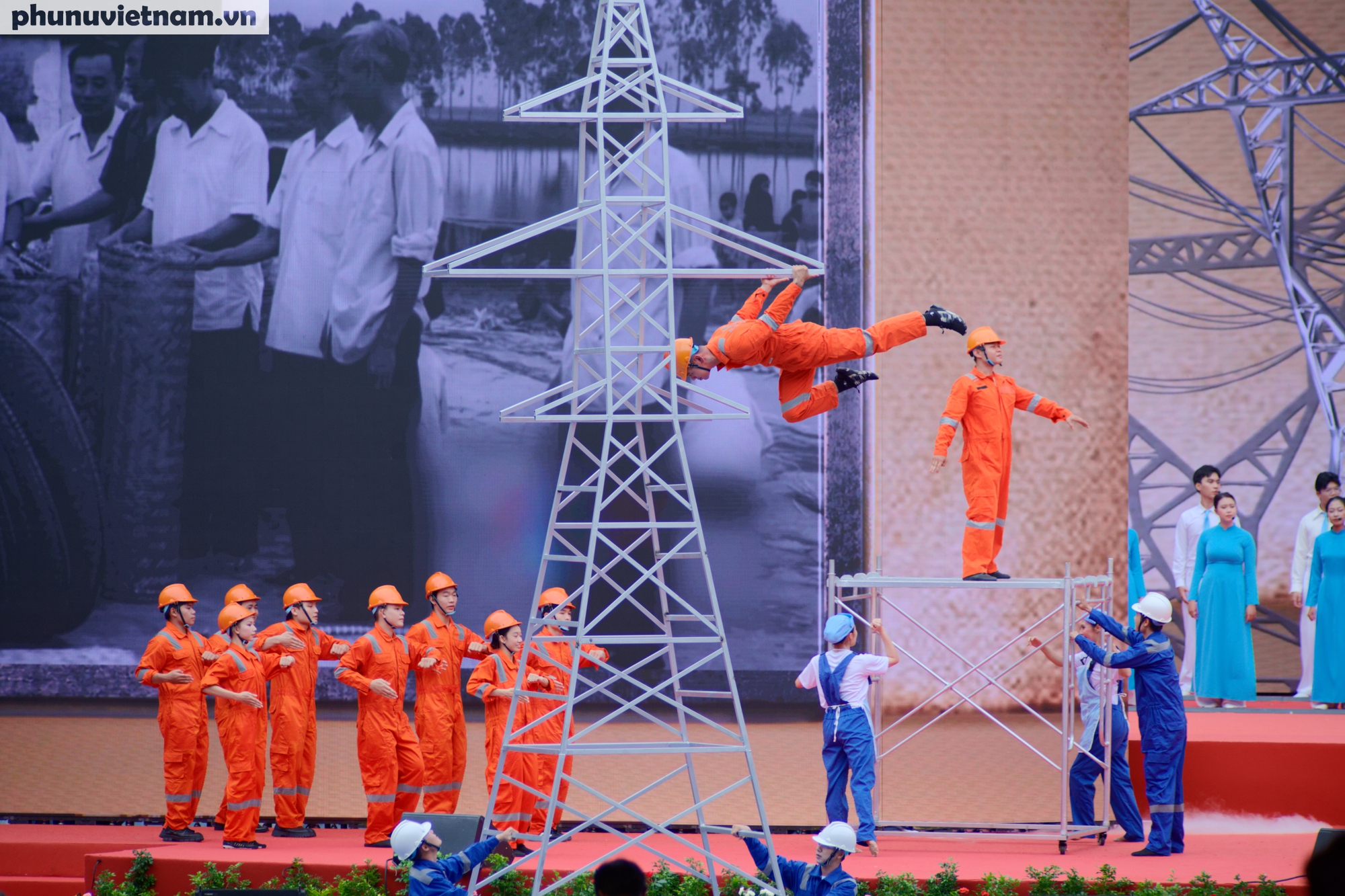 Những hình ảnh đẹp tại Lễ kỷ niệm 50 năm thành phố mang tên Bác - Ảnh 19.