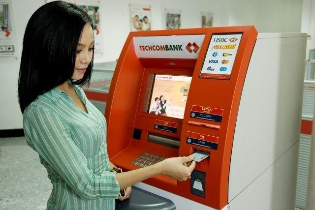 Thẻ vẫn trong ví, tài khoản vẫn có nguy cơ mất tiền: Cảnh báo thủ đoạn tráo chip - Ảnh 2.
