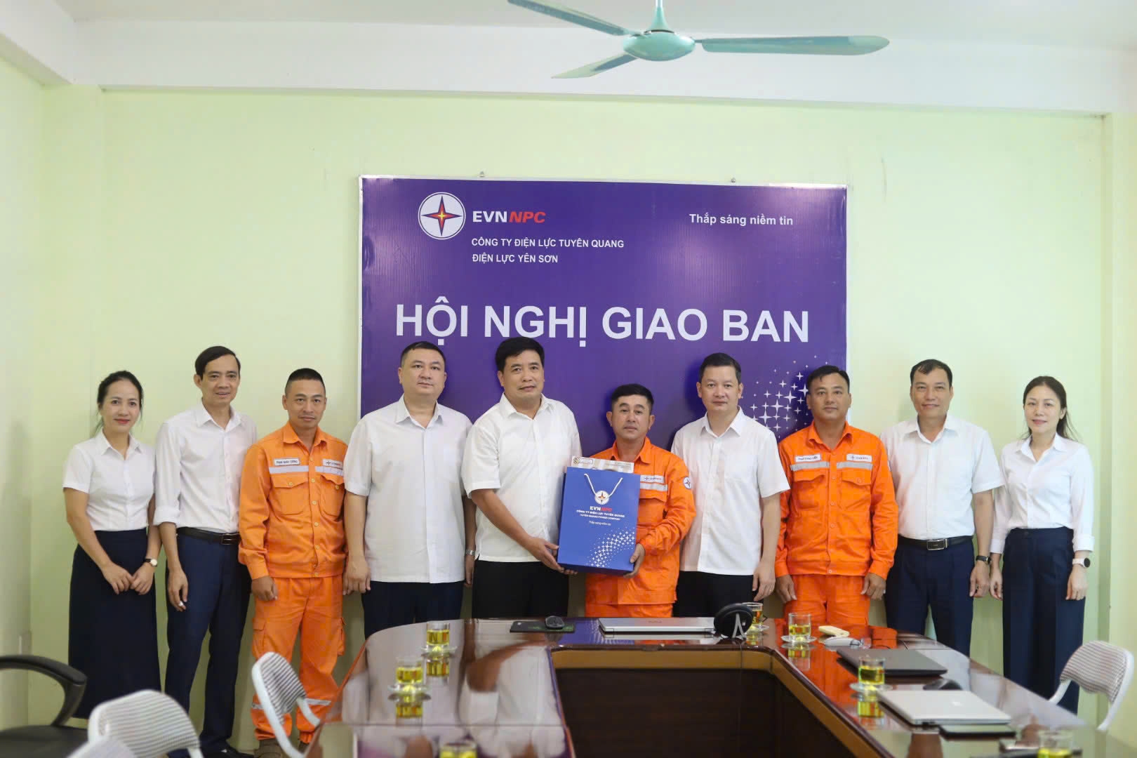 EVNNPC lan tỏa truyền thống "Uống nước nhớ nguồn" bằng những việc làm thiết thực - Ảnh 8.
