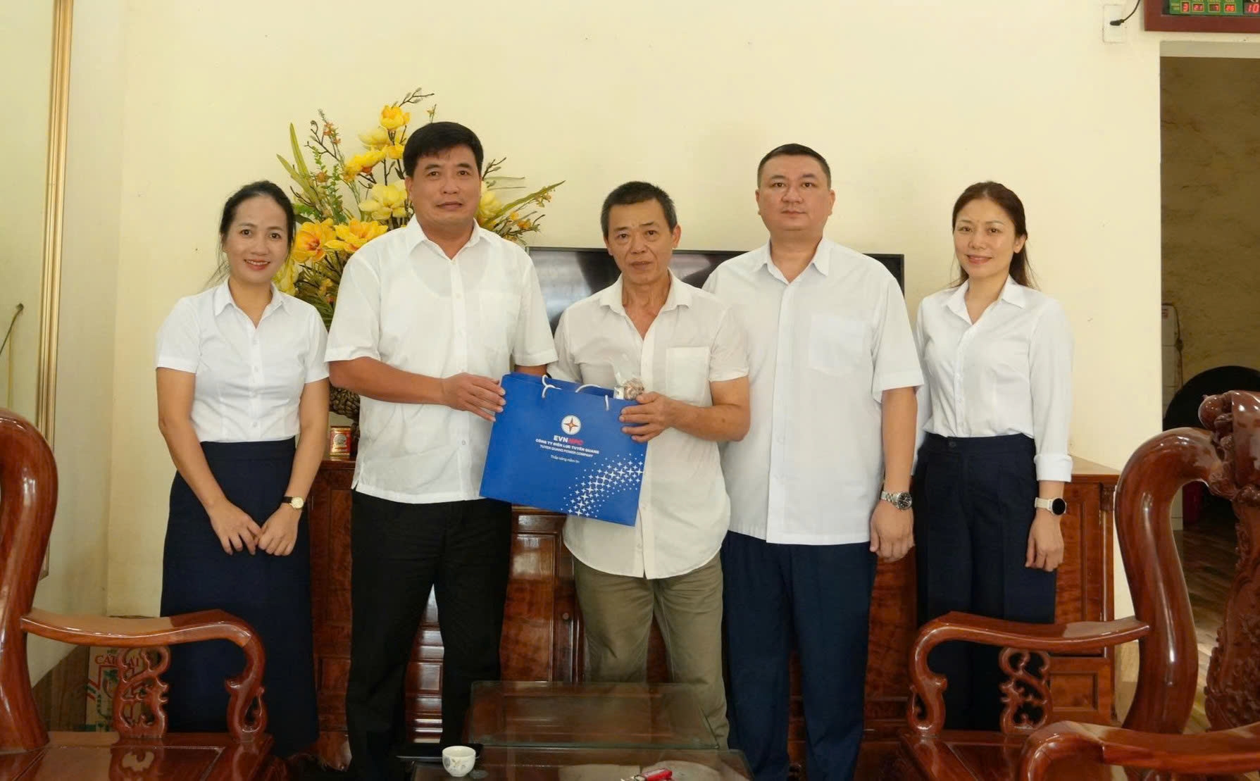 EVNNPC lan tỏa truyền thống "Uống nước nhớ nguồn" bằng những việc làm thiết thực - Ảnh 9.