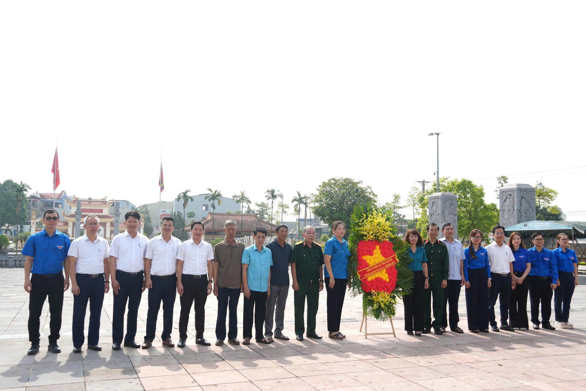 EVNNPC lan tỏa truyền thống "Uống nước nhớ nguồn" bằng những việc làm thiết thực - Ảnh 2.