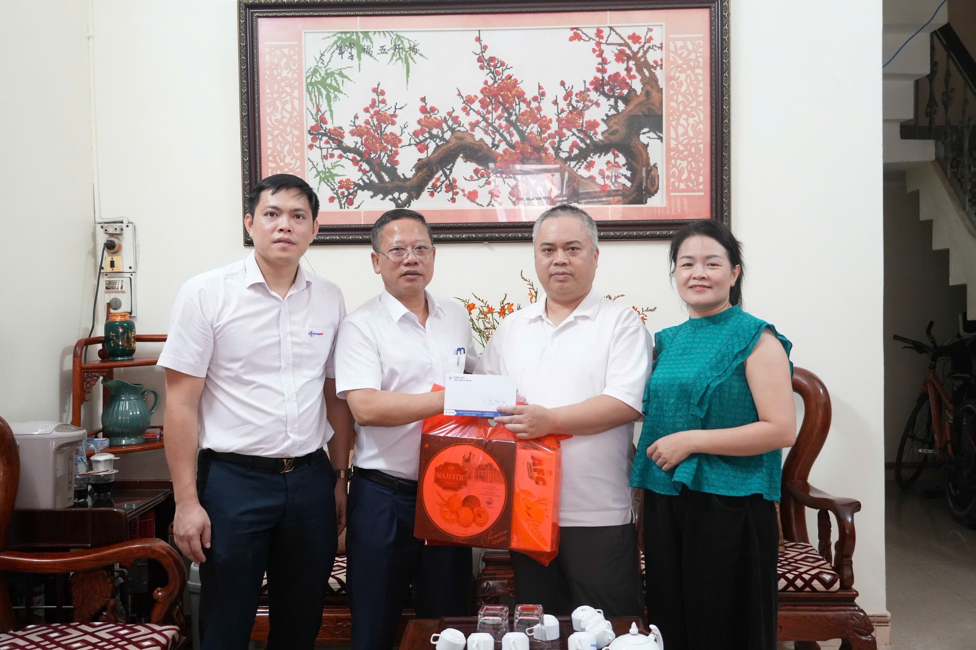 EVNNPC lan tỏa truyền thống "Uống nước nhớ nguồn" bằng những việc làm thiết thực - Ảnh 16.