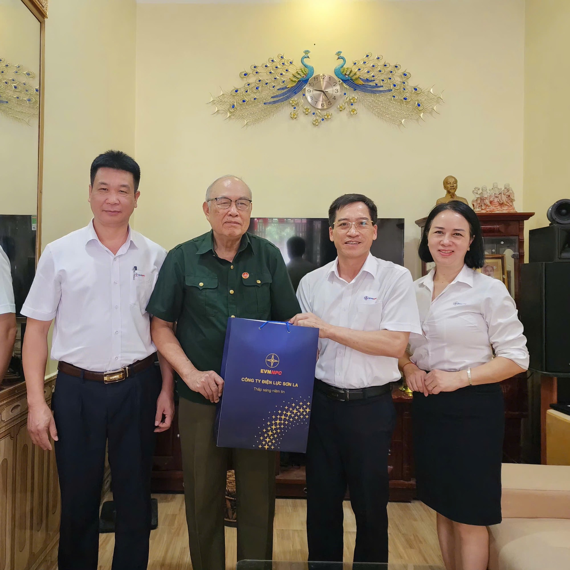 EVNNPC lan tỏa truyền thống "Uống nước nhớ nguồn" bằng những việc làm thiết thực - Ảnh 19.