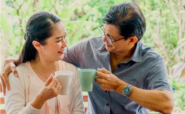 Khoảng cách tuổi tác bước vào hôn nhân làm lung lay tình yêu - Ảnh 1.