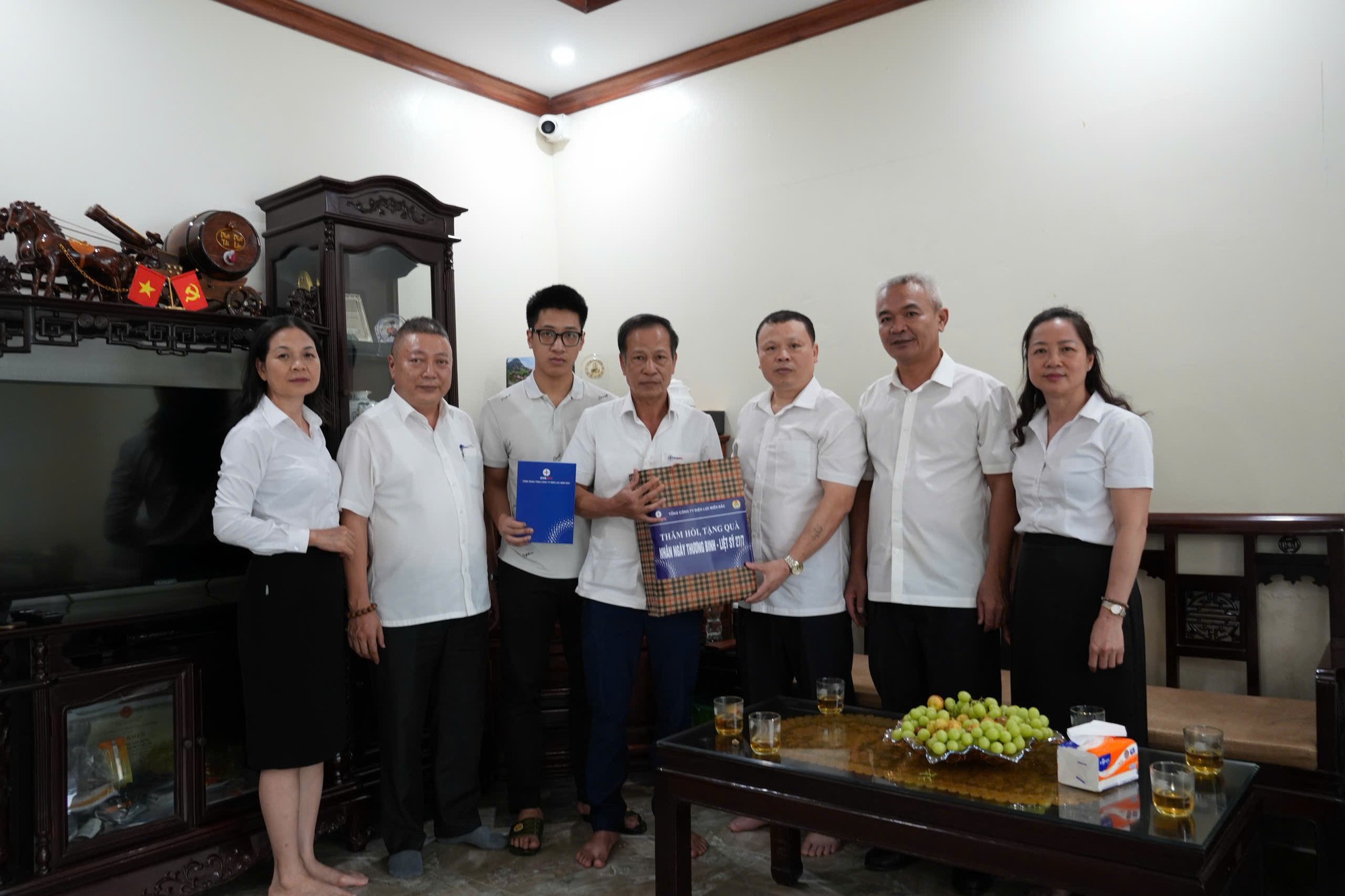 EVNNPC lan tỏa truyền thống "Uống nước nhớ nguồn" bằng những việc làm thiết thực - Ảnh 28.